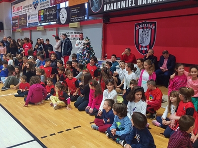 Με τη Χριστουγεννιάτικη γιορτή αποχαιρέτ...