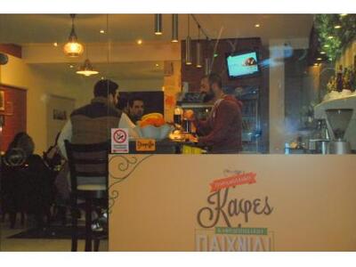 Λαμπερά τα εγκαίνια του παραδοσιακού καφ...