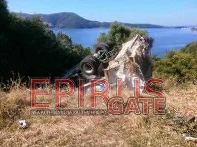 Αναποδογυρισμένο το απορριμματοφόρο