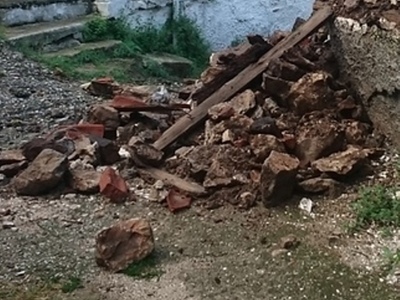 Πάτρα: Κατέρρευσε τοιχίο από τη βροχή στην Αρόη