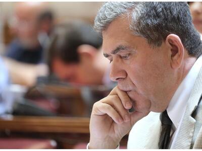 Ο Αλέξης Μητρόπουλος στηρίζει Βαρουφάκη ...