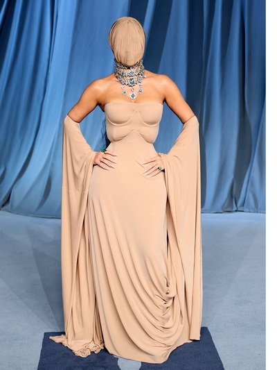 Kιμ Καρντάσιαν με Maison Margiela couture