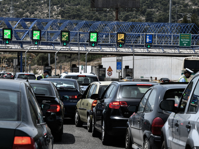 Αυτοκίνητο τυλίχθηκε στις φλόγες στην Πα...