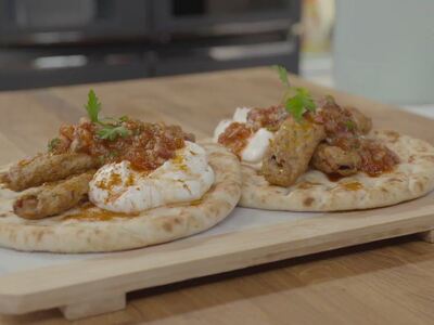 Κεμπάπ γιαουρτλού, με τέλεια σάλτσα εζμέ