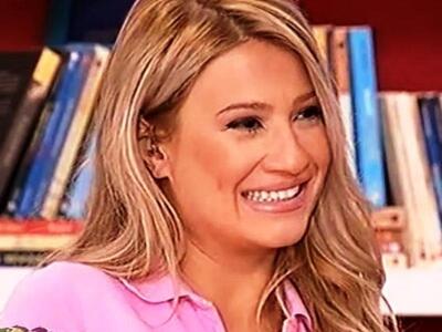 Η Φαίη Σκορδά έφερε πριν από λίγο στον κ...