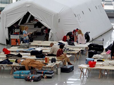 Το ηφαιστειακό νέφος ...φρενάρει και  το...