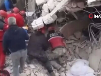Σεισμός στην Τουρκία: Συντρίμμια πολυκατ...