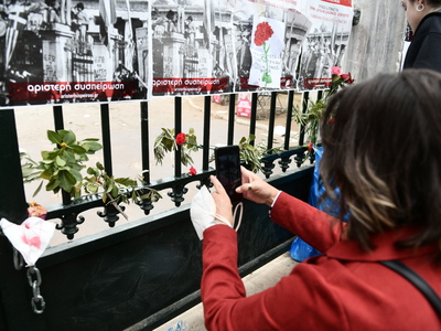 Πολυτεχνείο: Έκλεισαν οι πύλες  - Πορεία...