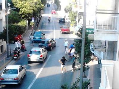 Πάτρα: Οι περαστικοί βοήθησαν νέο που έπ...