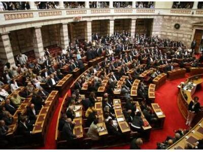 Ψηφίστηκε το νομοσχέδιο για τα προαπαιτο...