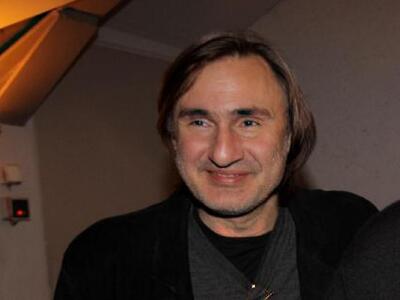 Άκης Σακελλαρίου: «Στη Νέα Υόρκη καθάριζ...