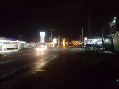 Το λιγοστό φως που έρχεται στο δρόμο, εί...