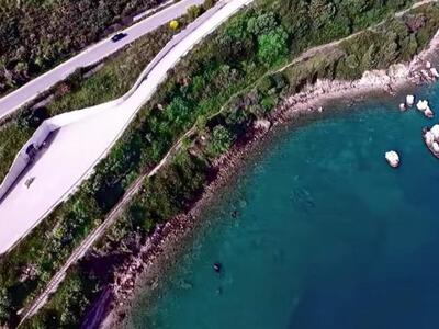 Η "μυστική" παραλία... πισίνα ...