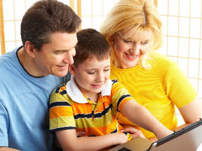 "Οικογένεια, γονείς, παιδί στην Πάτρα"