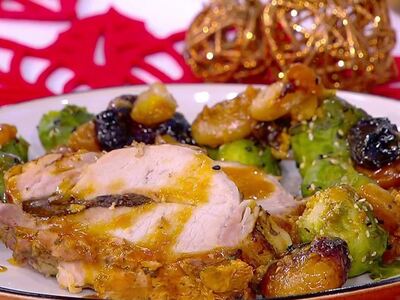 Φτιάχνουμε χοιρινό λαιμό γεμιστό με λαχα...