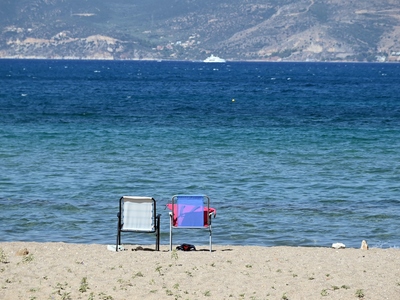 Καιρός τη Δευτέρα: Επιμένουν οι υψηλές θ...