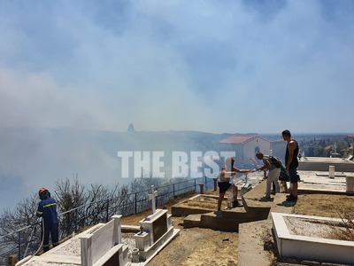 Φωτιές-Ηλεία: Οι φλόγες πλησιάζουν σπίτι...