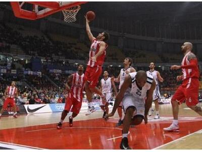 Άνετη επικράτηση του Ολυμπιακού, βγάζει ...