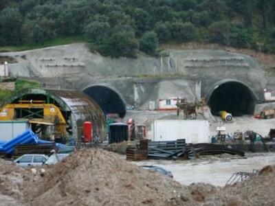Εργαζόμενοι Ολυμπίας Οδού: Έστησαν ολόκλ...