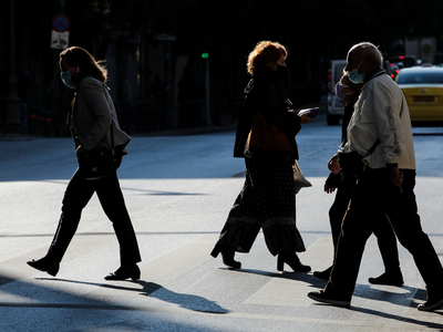 «Μήπως να κολλήσουμε την Όμικρον και να ...