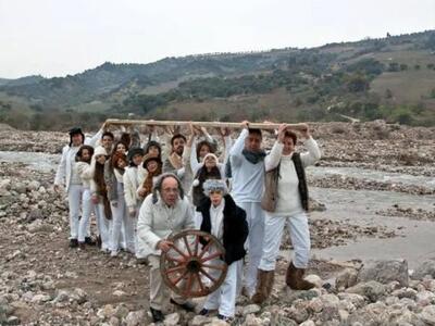 Η σουρεαλιστική κωμωδία "Με τα Δόντ...