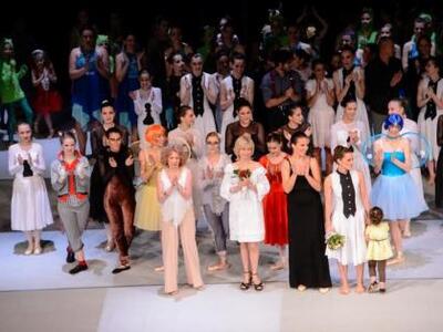 Δείτε Φωτό από την χοροθεατρική παράστασ...