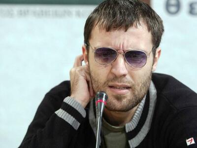 Δείτε τη φωτογραφία του Αύγουστου Κορτώ ...