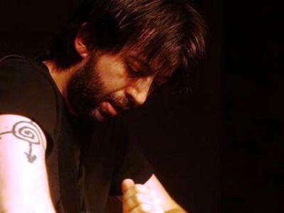 Ο άγνωστος τραγουδιστής που έγινε διάσημ...