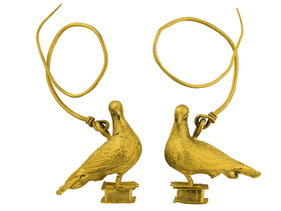 Ζεύγος χρυσών ενωτίων με τη μορφή περιστ...
