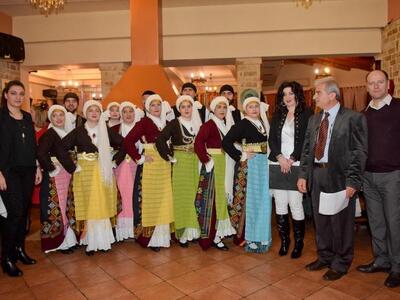 Με επιτυχία ο αποκριάτικος χορός των Μεσ...