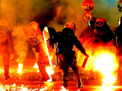 Επίθεση με μολότοφ σε διμοιρία των ΜΑΤ