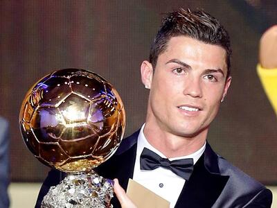  Ρονάλτο: Η "Χρυσή Μπάλα" στον Μέσι 
