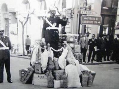 Ο τροχονόμος και τα... δώρα του, Γούναρη...