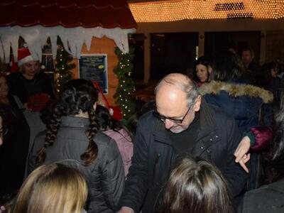 Άναψε το Χριστουγεννιάτικο δένδρο στη Να...