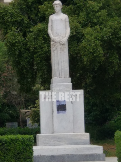 Κάποιος του κόλλησε μια αφίσα, στις 16 Μάη μήνα