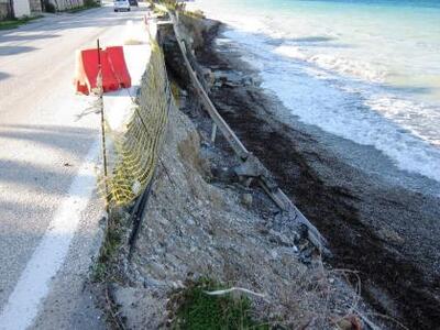 Μελίσσι Κορινθίας: Κατέρρευσε κομμάτι οδ...