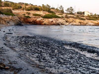 Μαύρες ακτές βλέπουν από το πρωί οι κάτο...