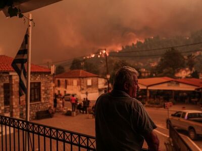 Ηλεία: Υπό μερικό έλεγχο η φωτιά σε γεωρ...