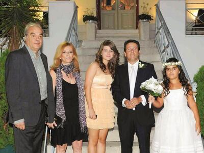 Ο γαμπρός με τα αδέλφια του Τάμη και Κρί...