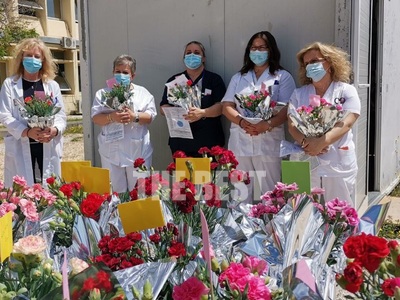 Παγκόσμια ημέρα νοσηλευτών με λουλούδια ...