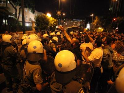 Επέμβαση της αστυνομίας στη συγκέντρωση ...