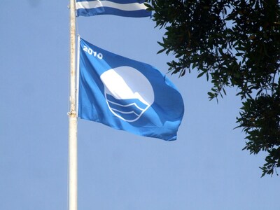 Αναρτήθηκε η "Γαλάζια Σημαία" ...