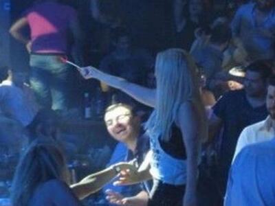 Πόσο ΞΕΦΤΙΛΑ πια!!! Επώνυμη Ελληνίδα πήγ...