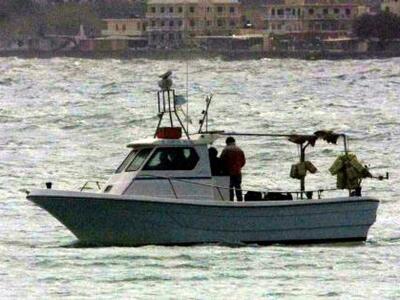 Ιόνιο -ΤΩΡΑ: Καίγεται καταμαράν κοντά στ...