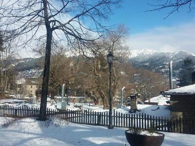 Ο Απόστολος Βανταράκης και η χιονισμένη θέα του