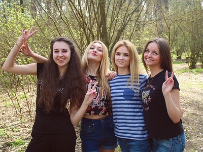 Οι 7 φράσεις που σας κάνουν αμέσως πιο συμπαθείς