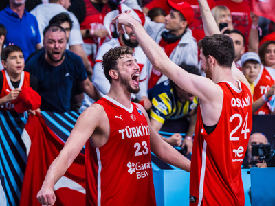 Αντιδράσεις για ανάρτηση του Σενγκούν με...