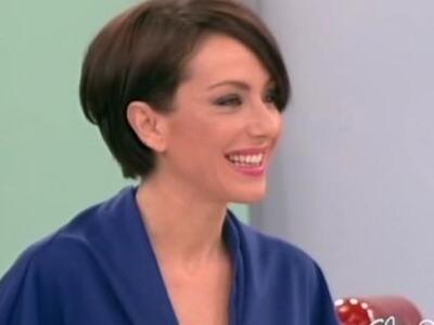 Επέστρεψε η sex editor της Ελένης Μενεγάκη!