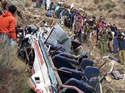 Τραγωδία στην Ινδία: Έπεσε λεωφορείο σε χαράδρα