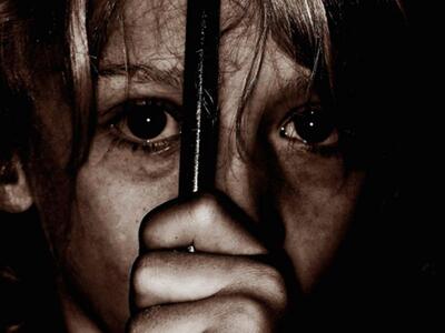 Ηλεία: Κρατούν 10χρονη δεμένη σε κάγκελα...
